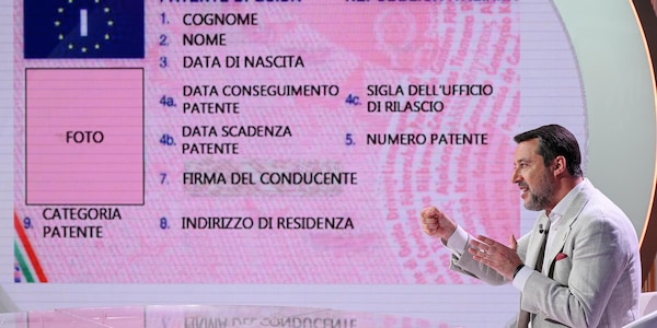 Mit, stop ad obbligo patente cartacea e libretto per circolare
