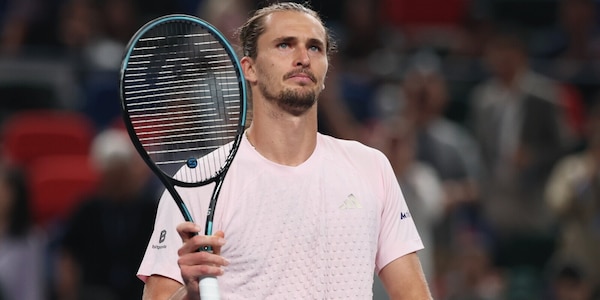Maledizione del numero 1: Zverev, caviglia ko! A Shanghai piega Bublik ma torna a soffrire per il piede