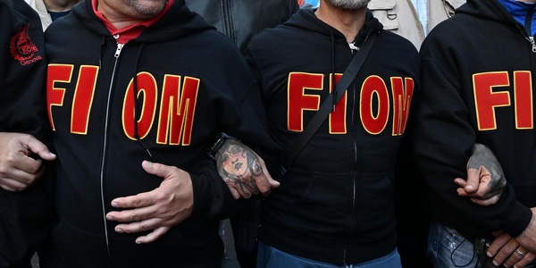 Lavoratori dell'ex Ilva occupano la Prefettura di Genova