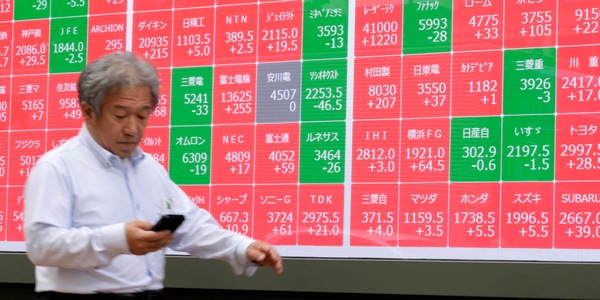 Borsa Tokyo in forte calo, Nikkei perde oltre il 4%