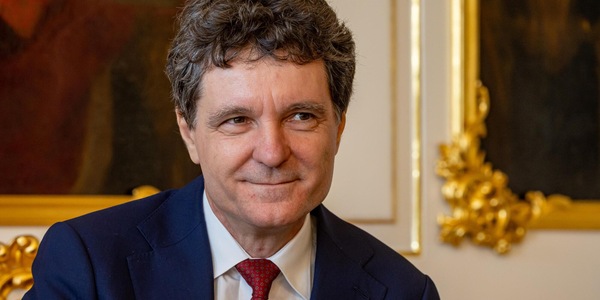 Presidente rumeno, le due petroliere a fuoco per droni russi nel nostro spazio aereo