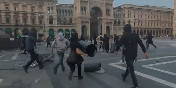 Corteo a Milano, tafferugli in Duomo e in piazza Cordusio