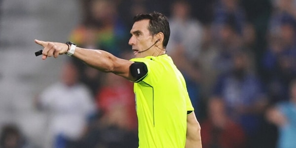 Champions, scelti gli arbitri per Roma e Napoli: chi sono e i precedenti con le italiane