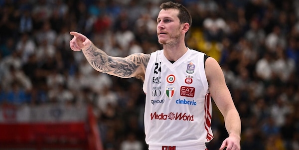 L’Olimpia scaccia la crisi. Napoli, il primo scivolone