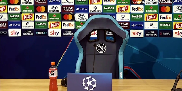 Allegri-Pellegatti, show in conferenza stampa con i...cavalli