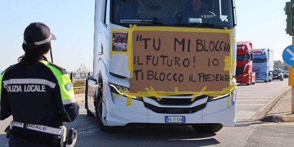 Il governo sblocca 1 miliardo per gli autotrasportatori, da oggi i primi 480 milioni
