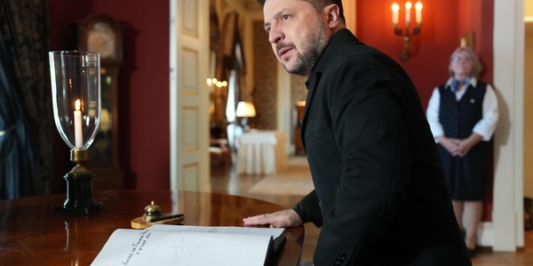 Zelensky, 'congelamento fronte con Russia come passo per avviare negoziati'