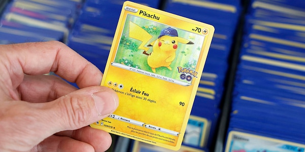 Carte Pokémon da record, pensionato inglese le vende all'asta e diventa milionario