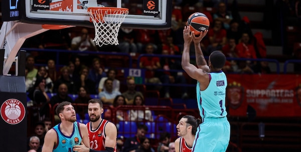 L’Olimpia è un pianto, Nebo ride