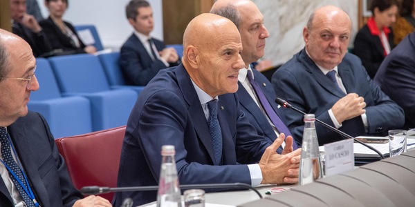 ++ Descalzi, 'risultati eccellenti, condividiamo la crescita con azionisti ++