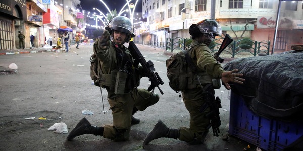 Attacco a truppe israeliane in Cisgiordania durato 20 minuti, cinque feriti