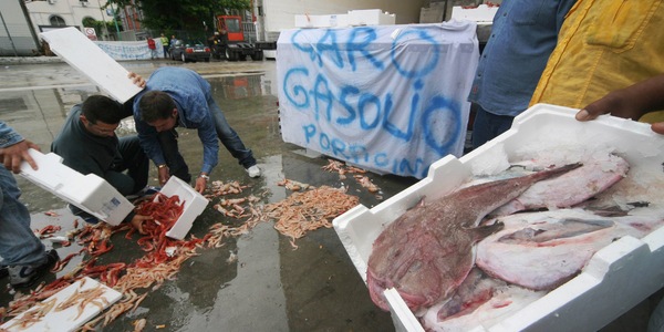 Armatori siciliani pesca, interventi insufficienti, via a sciopero fiscale