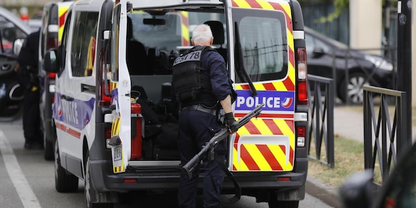 Attacco in Francia, la procura antiterrorismo indaga sull'aggravante razziale