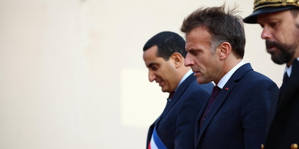 Macron sul luogo della strage a Trappes, 'attentato razzista'