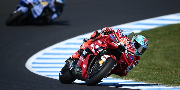 Moto Gp Australia, Marc Marquez cade ma conquista la pole (2)