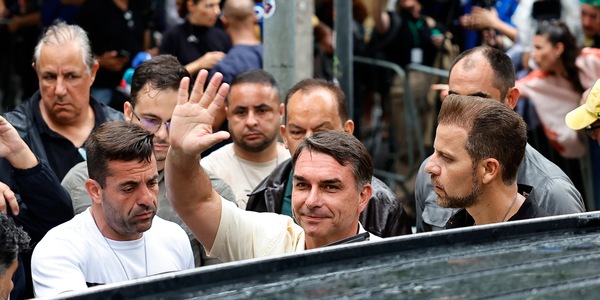 Flavio Bolsonaro ha votato a Rio, 'è l'ora del cambiamento in Brasile'