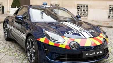 La Gendarmerie boccia Leon Cupra: per la polizia francese l'auto giusta è Alpine A110