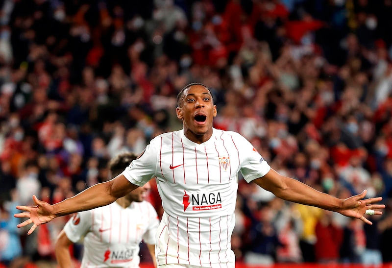 Dortmund ko con i Rangers di Ramsey. Ok il Siviglia, a segno Martial