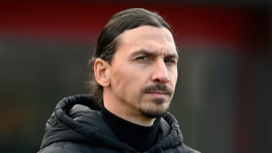 https://cdn.tuttosport.com/img/800/600/2023/12/20/164950415-e2136fa7-7949-4b0d-a5b4-5a290b0ffad9.jpg Ibrahimovic, primo giorno da dirigente. I tifosi Milan: “Dio è tornato”