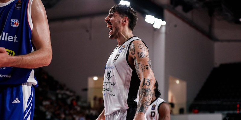 https://cdn.tuttosport.com/img/800/600/2025/10/12/190010262-a9b354b4-2e19-4d6e-988f-3f574ae0bfcc.jpg