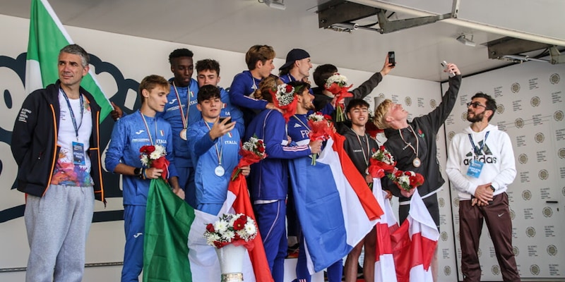 https://cdn.tuttosport.com/img/800/600/2025/10/14/090031150-398ef1f4-da69-472d-8bfc-a7ef3f91d4cd.jpg
