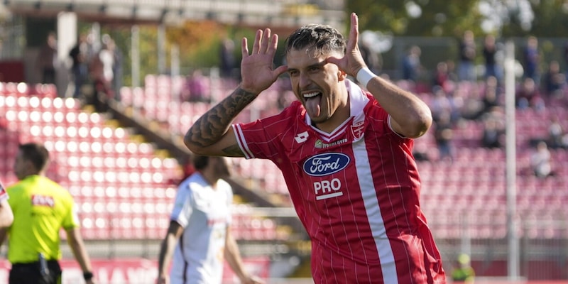 https://cdn.tuttosport.com/img/800/600/2025/10/25/150811634-13c1ccb3-0344-46b7-9799-c48d225d4578.jpg