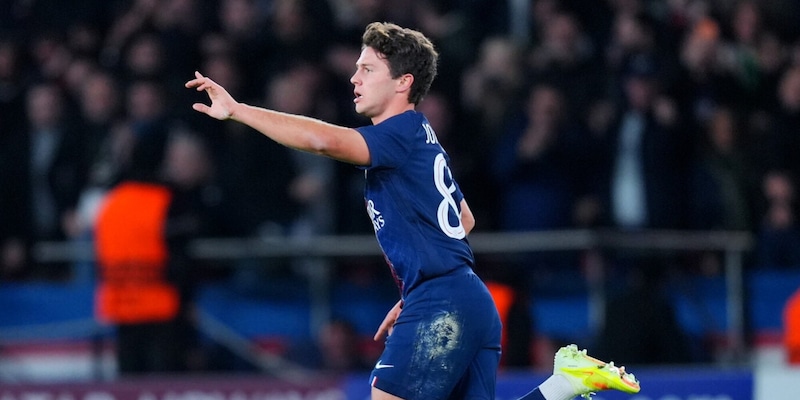 Joao Neves all'ultimo respiro! Il Psg batte il Lione e torna davanti al Marsiglia