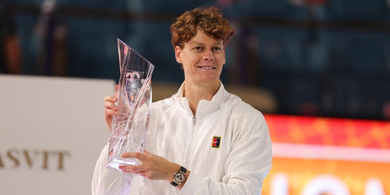 <p>Sinner pi&ugrave; forte di Lehecka e della pioggia, arriva il Sunshine Double: Alcaraz nel mirino</p>