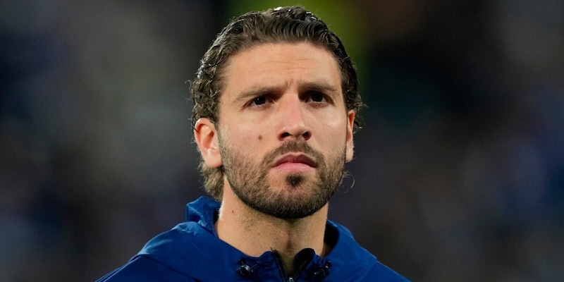 <p>"Distrutto, svuotato. Sento tutto il peso addosso". Locatelli, il post social dopo il fallimento Italia</p>