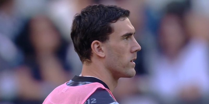 Vlahovic ko, testa bassa dopo il riscaldamento: cos'&egrave; successo in Juve-Genoa