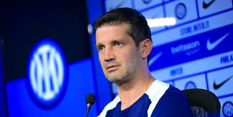 Chivu si traveste da Mourinho: "Non sono fesso, nasce tutto da Inter-Juve. Bastoni lo lascio fuori"