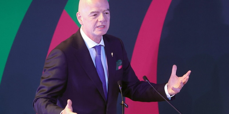 I Coldplay nell&rsquo;intervallo e 4 tempi: Infantino rivoluziona cos&igrave; la finale, Mondiali o Super Bowl?