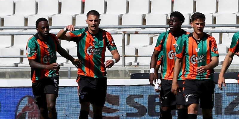 Serie B, botta e risposta in vetta tra Venezia e Frosinone. Il Palermo non molla