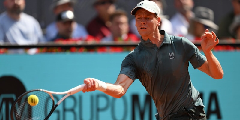 <p>Soffre, poi spazza via Bonzi: Sinner avanza a Madrid, chi sfida al terzo turno</p>