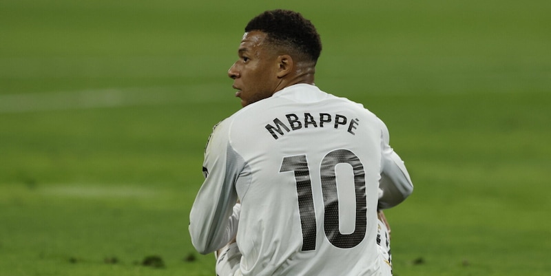 "Mbappe out", scoppia il caso: l'idillio con il Real &egrave; gi&agrave; finito. I tifosi lo assaltano sui social!