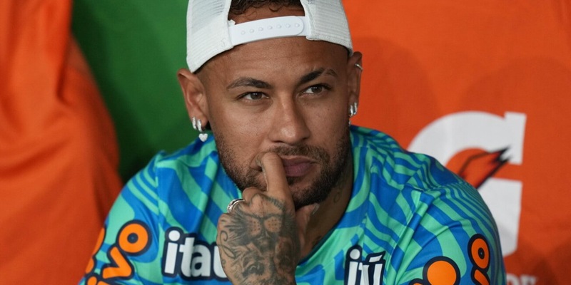 Neymar, il dramma Mondiale e la frecciata presidenziale: "Convocato in smartworking"