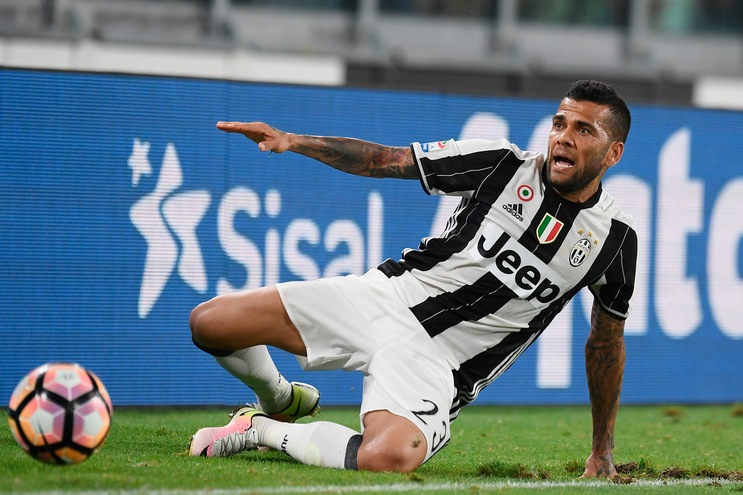 Juventus Dani Alves Convocato Dal Nuovo Ct Del Brasile Tite