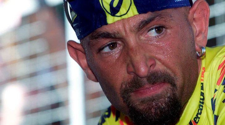 Pantani, vandali sfregiano un monumento nel Cesenate