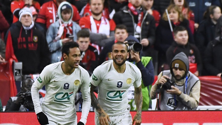 Brasile, Tite punisce Neymar. Dani Alves nuovo capitano