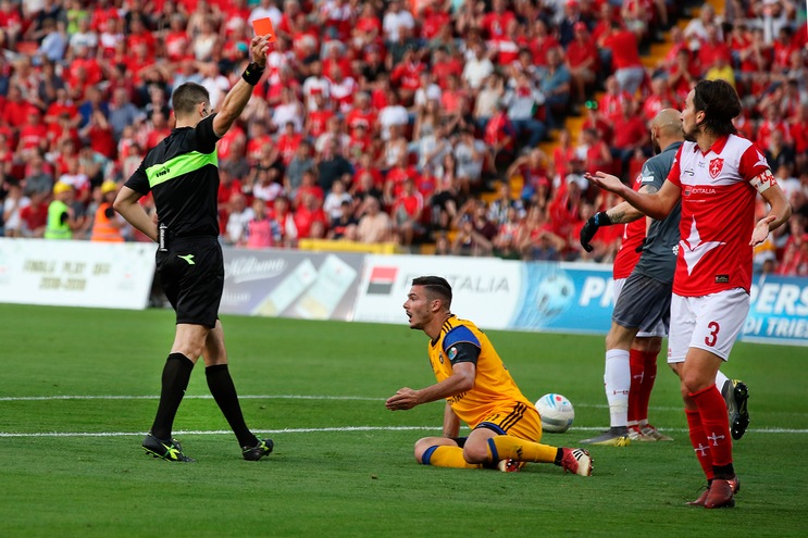 Triestina, rinnovo fino al 2021 per capitan Lambrughi