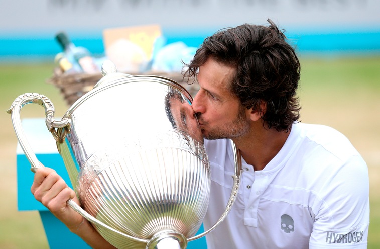 Tennis, Feliciano Lopez trionfa al Queen's. Simon ko
