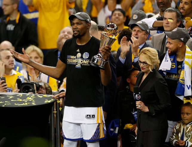 Kevin Durant passa ai Brooklyn Nets: giocherà con Kyrie Irving