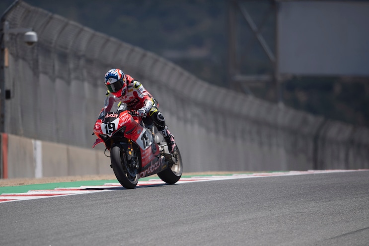 SuperBike, Argentina: Bautista vince nel caos