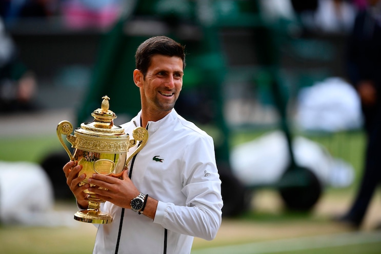 Djokovic trionfa a Wimbledon, Federer piegato in cinque set