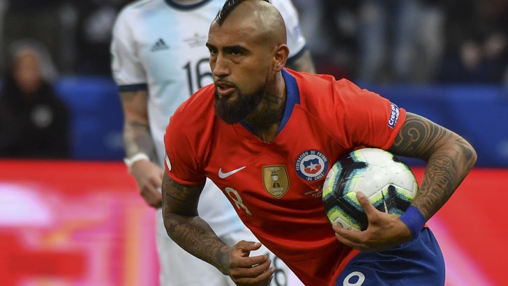 Inter, Vidal nel mirino: ma servono tre uscite