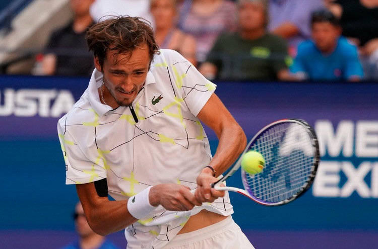 Us Open: Medvedev stende Wawrinka e vola in semifinale