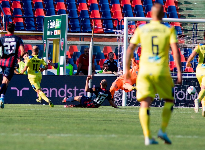 Serie B, il Pescara sbanca Cosenza. Crotone-Empoli 0-0