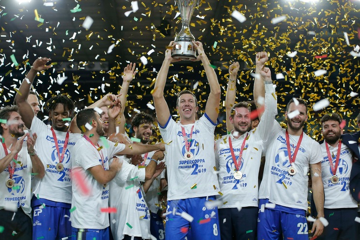 Sassari e Pozzecco si prendono la Supercoppa: Venezia ko