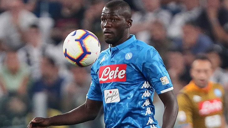 Napoli, si ferma Koulibaly: problema alla spalla