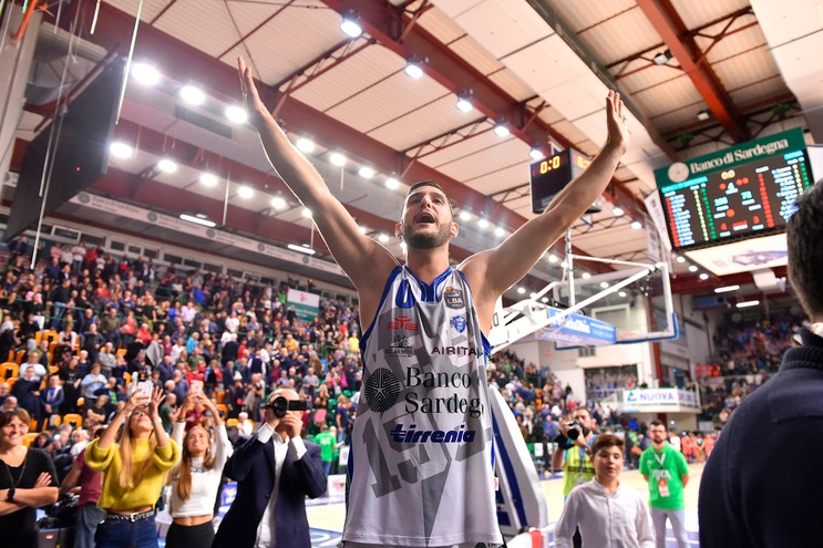 La Dinamo Sassari distrugge la Virtus Roma